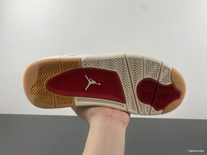 HYPE 'White' Air Jordan Levi's x 4 AO2571-100 0607